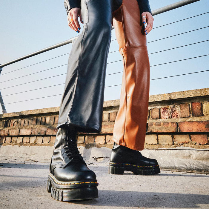 AI22---drmartens---AUDRICK W8 EYE BOOT BLACK NAPPA LUX_1_P