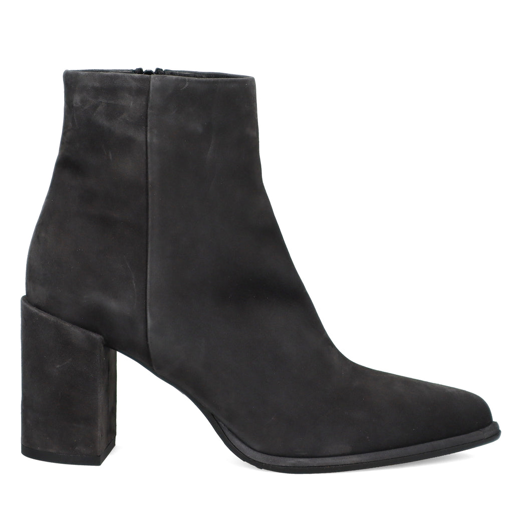 AI22---silvia rossini---SR520GDARK GREY