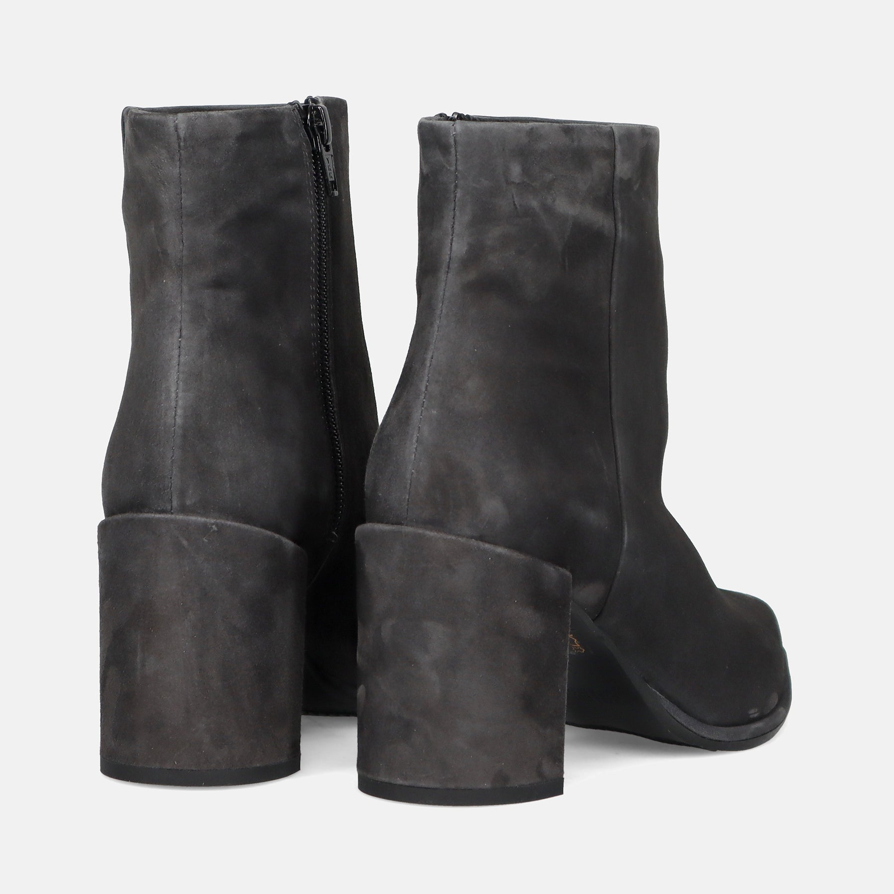 AI22---silvia rossini---SR520GDARK GREY_3_P