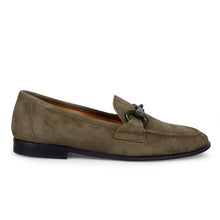 Women's moccasin Belle Vie in dove gray suede with a bit.
