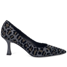 White décolleté in grey spotted suede with a medium heel