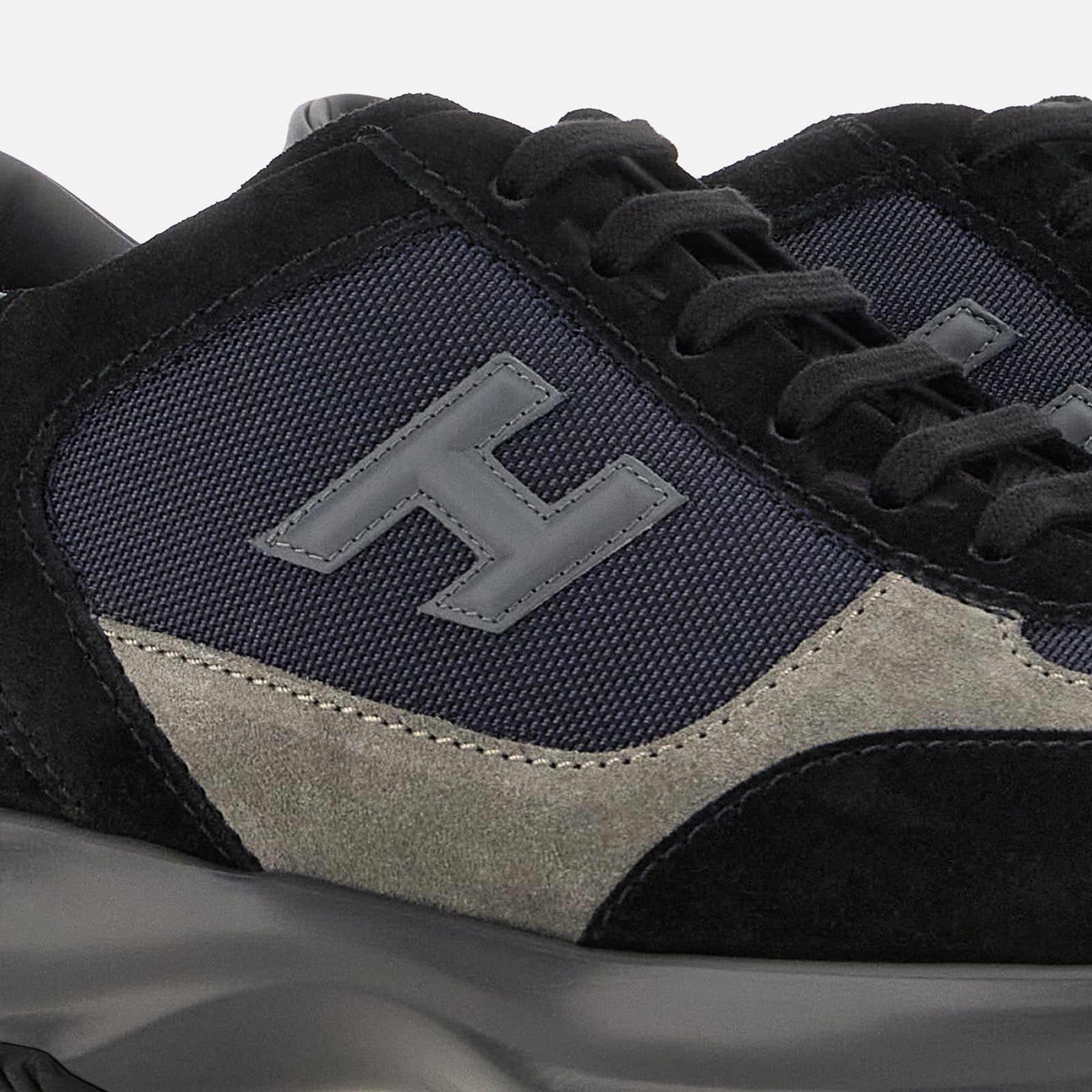 AI25---hogan---HXM00N0I980UGO418X_6_P
