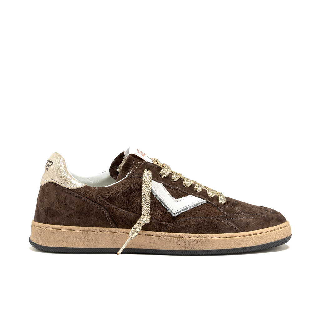 4B12: PlayNew women's low-top sneaker in brown suede with white inserts and gold glitter