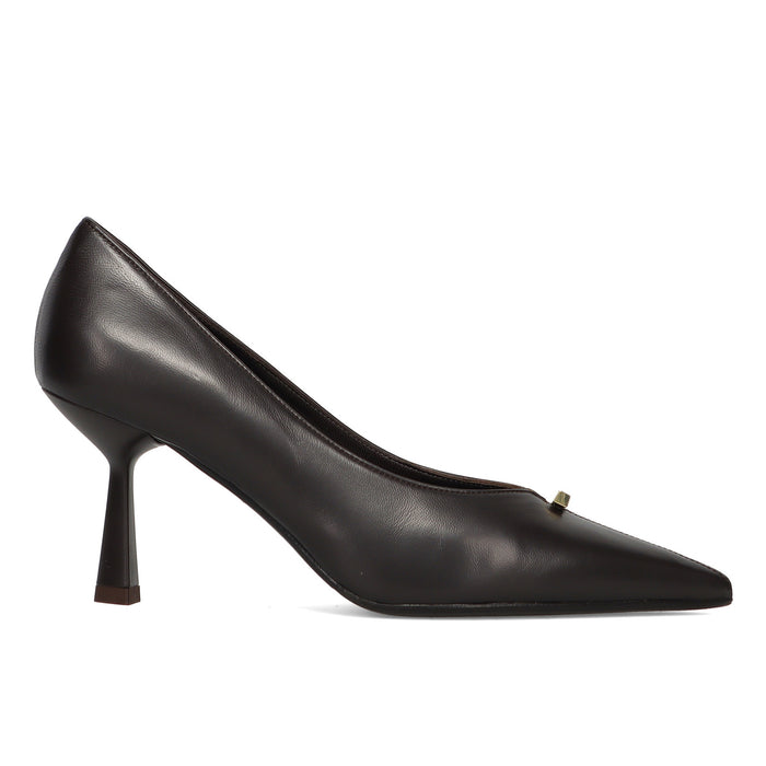 CHANTAL: Elegant pump in soft dark brown nappa leather with mid spool heel and gold-tone accessory