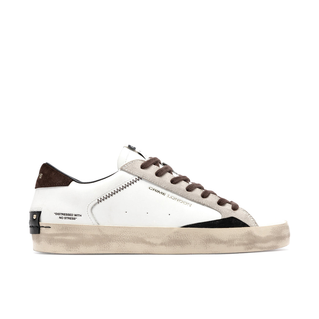 Crime London: Men's Distressed City sneakers in white leather with brown accents