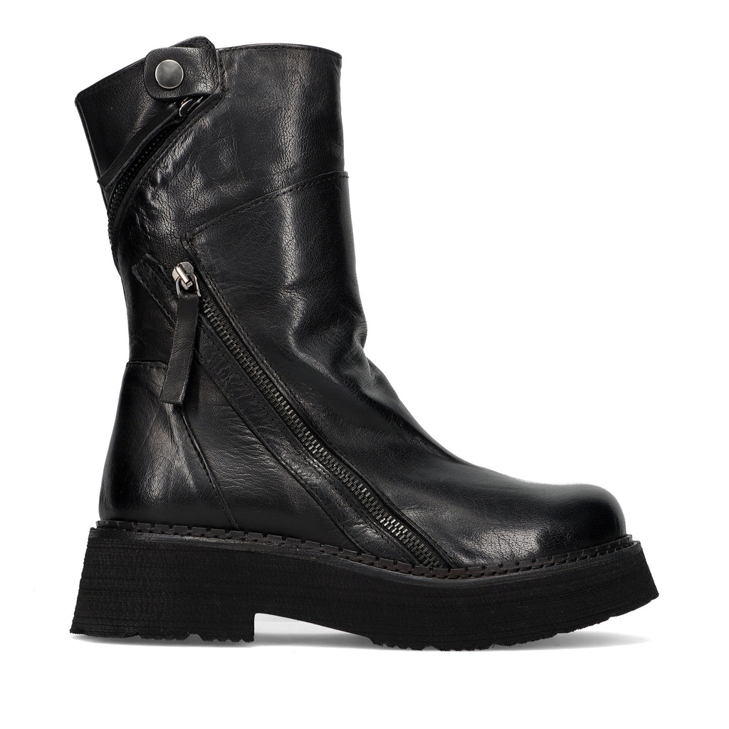 History541: Women's ankle boot in soft black leather with diagonal zip and super lightweight high sole