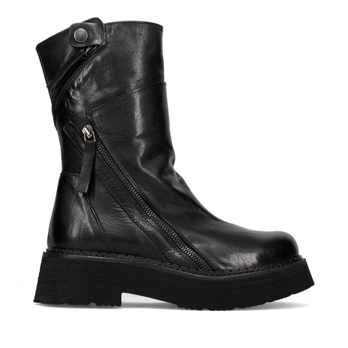 History541: Women's ankle boot in soft black leather with diagonal zip and super lightweight high sole