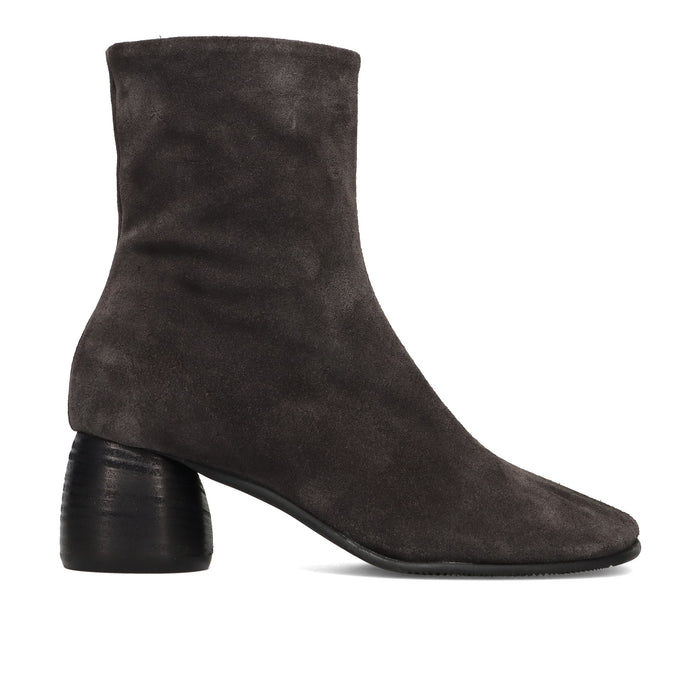 History541: Women's ankle boot in grey suede with cylindrical heel and wide toe