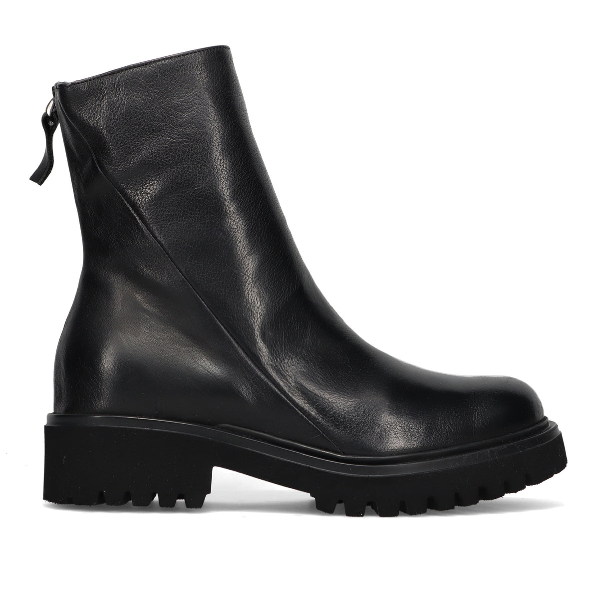 History541: Women's ankle boot in soft black leather with diagonal zip and notched sole