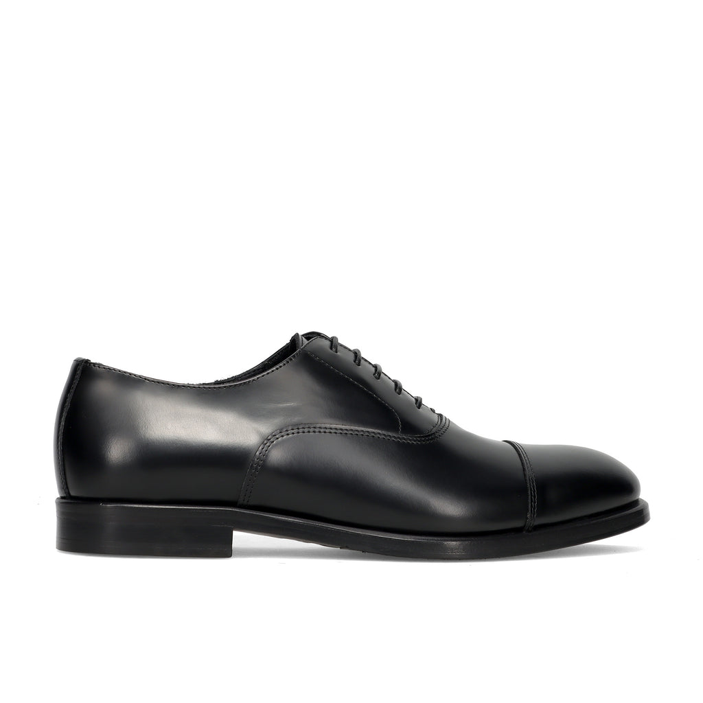J. WILTON: Elegant men's black leather oxford lace-up shoe with toe cap