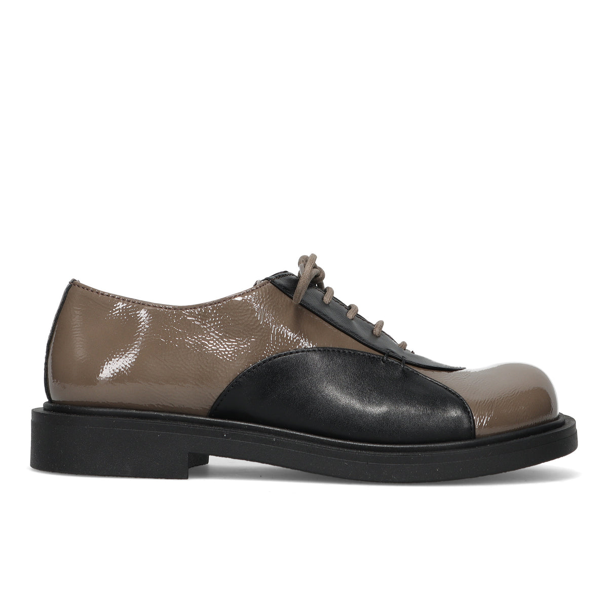 LE BOHEMIEN: Women's lace-up shoe in taupe naplack and soft black leather