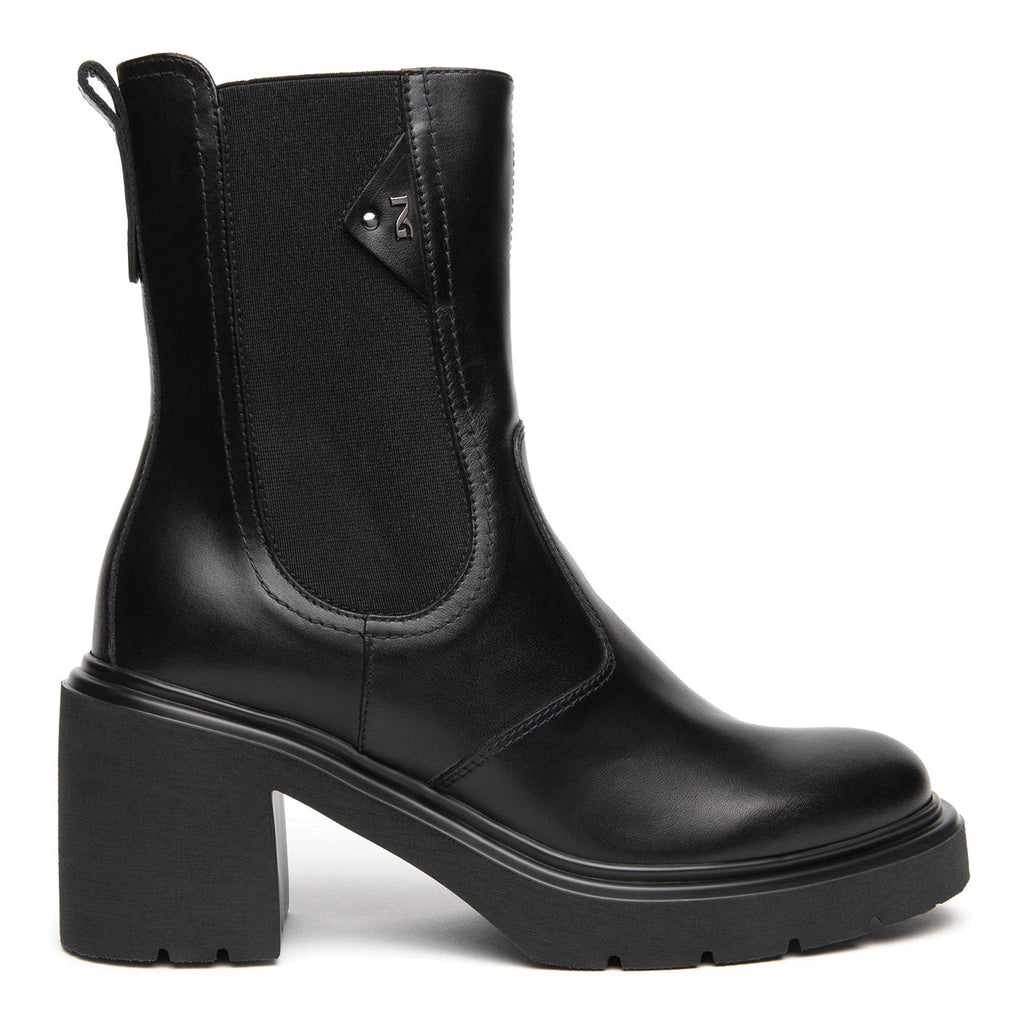 NeroGiardini: Women's Chelsea ankle boots in black leather with a comfortable medium heel