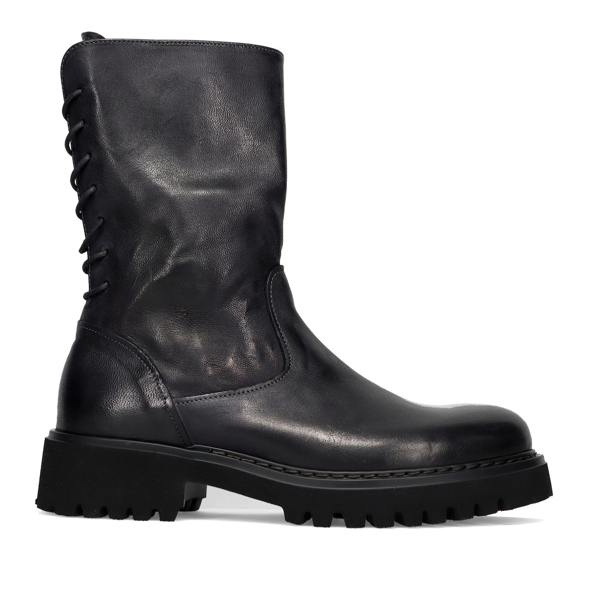 PAWELKS: Women's ankle boot in black graded leather with back closure and lug sole