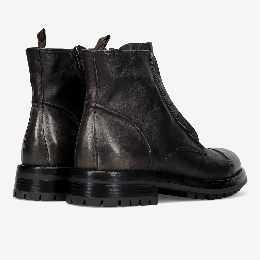 AI26---pawelks---W1173SFUMATO CARBON_3_P