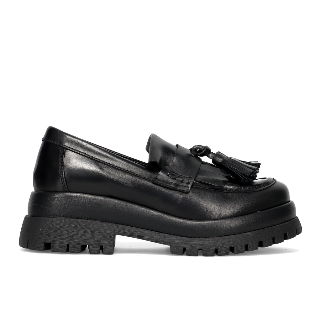 PAWELKS: Women's moccasin in black leather with tassels and maxi sole