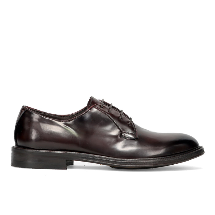 SANGIORGIO: Handcrafted men's lace-up derby shoe in burnished burgundy leather