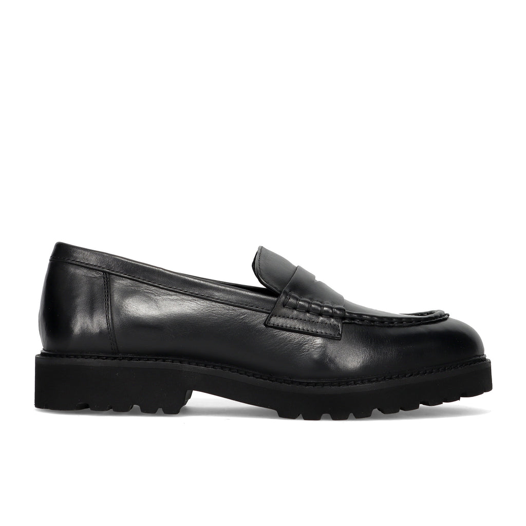 SANGIORGIO: Men's penny loafer in soft black leather with lug rubber sole
