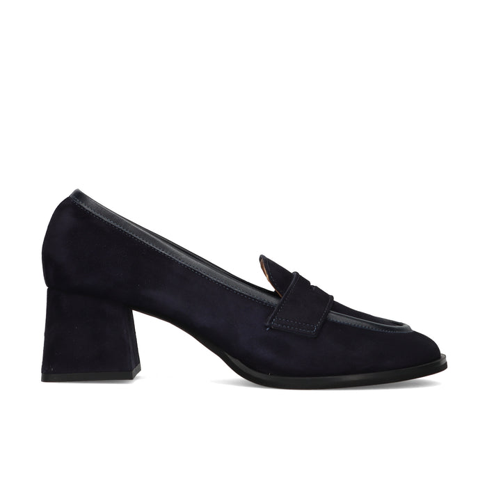 SANGIORGIO: Women's moccasin in soft blue suede with leather trim and a comfortable heel