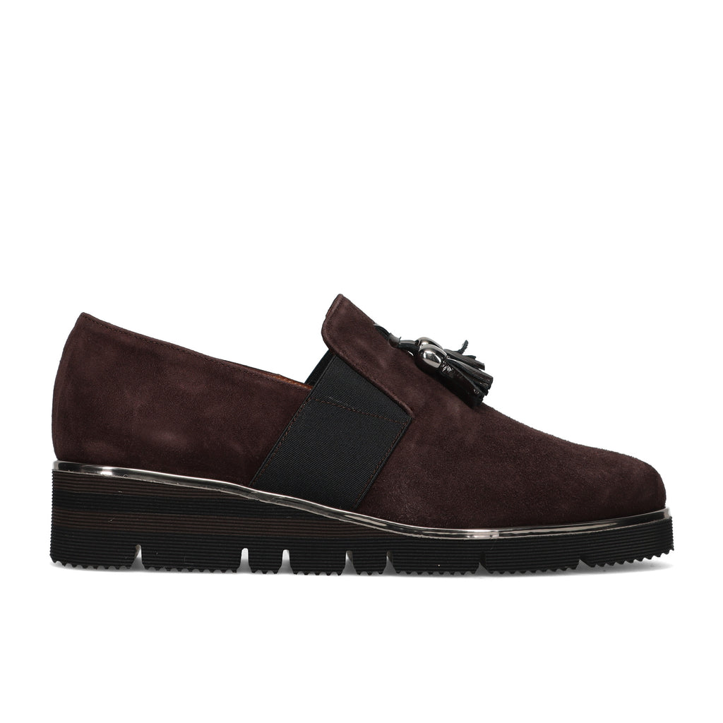 SANGIORGIO: Women's slip-on shoe in water-repellent suede and dark brown patent leather with comfortable wedge and tassels