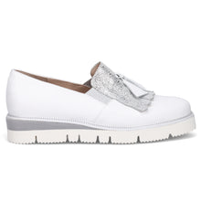 Comfortable sangiorgio shoe in white and silver with fringe and tassels