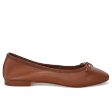 Ballerina flats in soft cognac leather