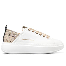 Wembley woman white peach