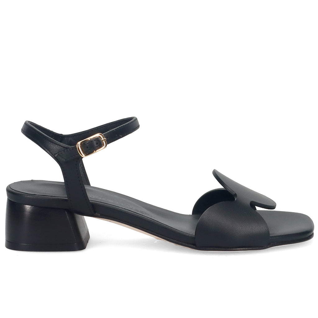 PE25---claudia peruzzini---20212VIT NERO