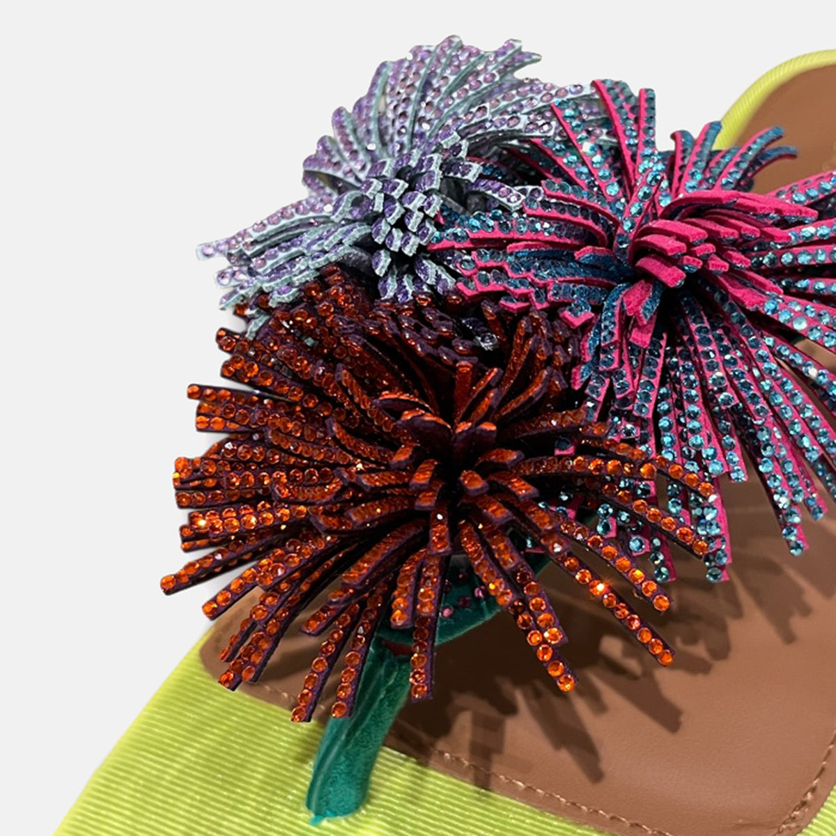 PE26---kurt geiger---POM POM T-BAR830_4_P